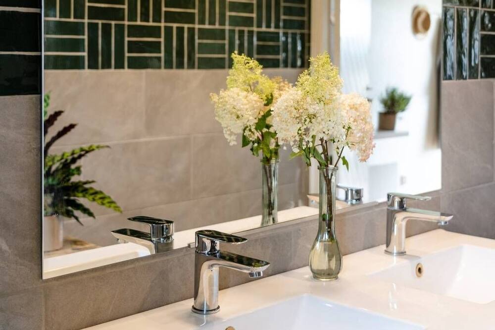 Photo of Bathroom in Vange
