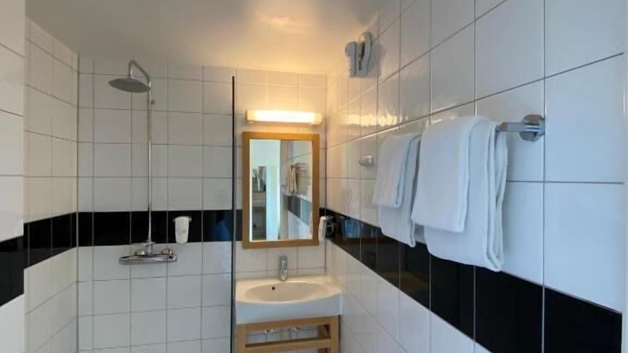 Photo of Bathroom in Tau