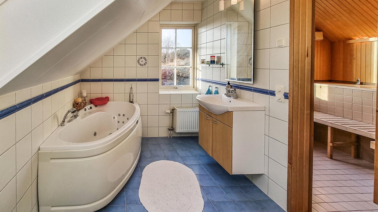Photo of Bathroom in Roennaeng