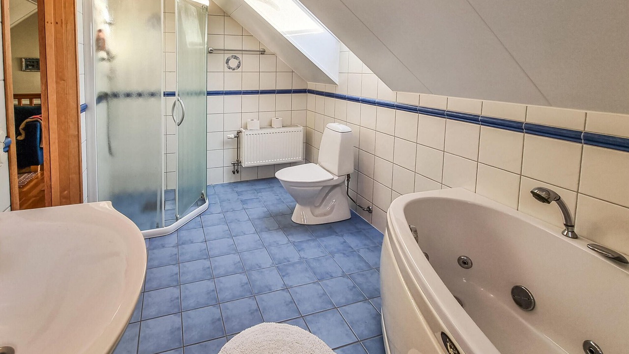 Photo of Bathroom in Roennaeng
