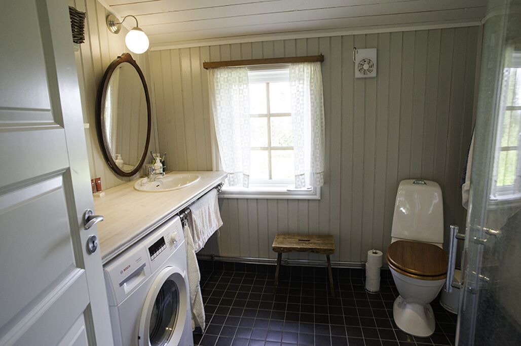 Photo of Bathroom in Undersaker