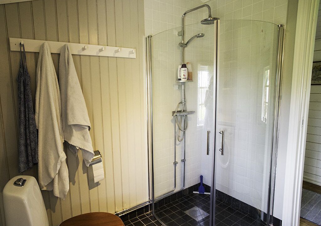 Photo of Bathroom in Undersaker