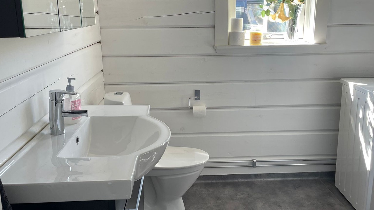 Photo of Bathroom in Undersaker