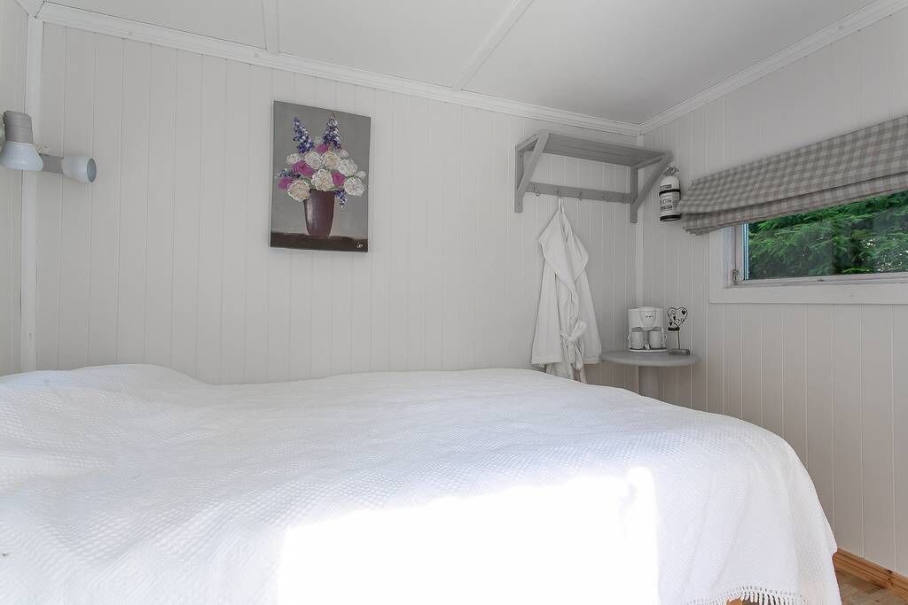 Photo of Bedroom in Vase