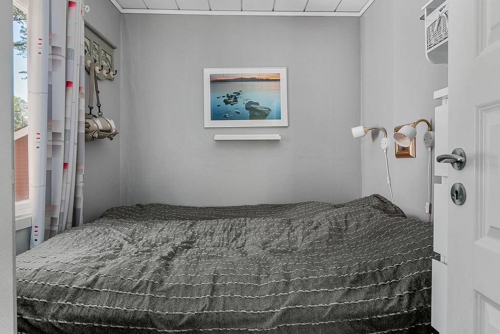 Photo of Bedroom in Vase