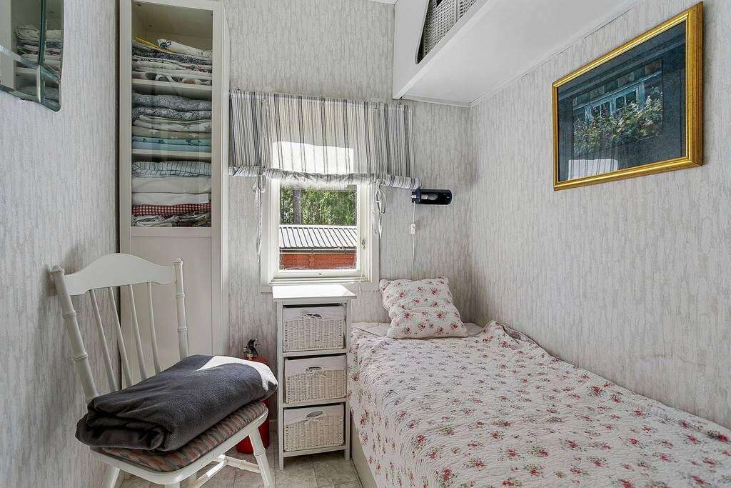 Photo of Bedroom in Vase