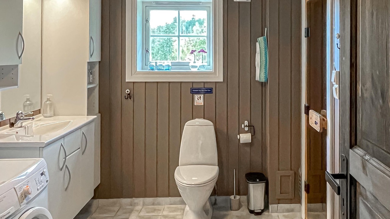 Photo of Bathroom in Amot