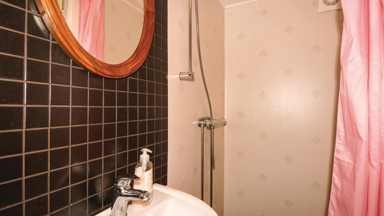 Photo of Bathroom in Larv