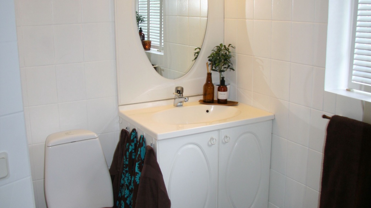 Photo of Bathroom in Asbro