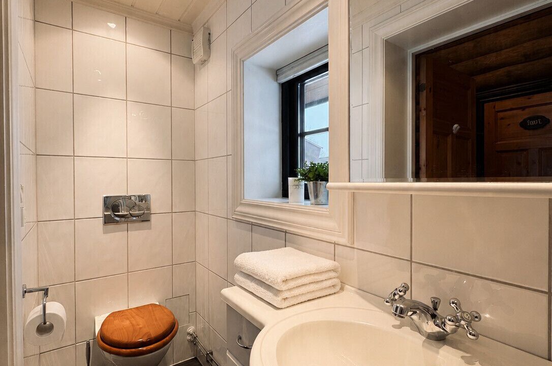 Photo of Bathroom in Hol Municipality