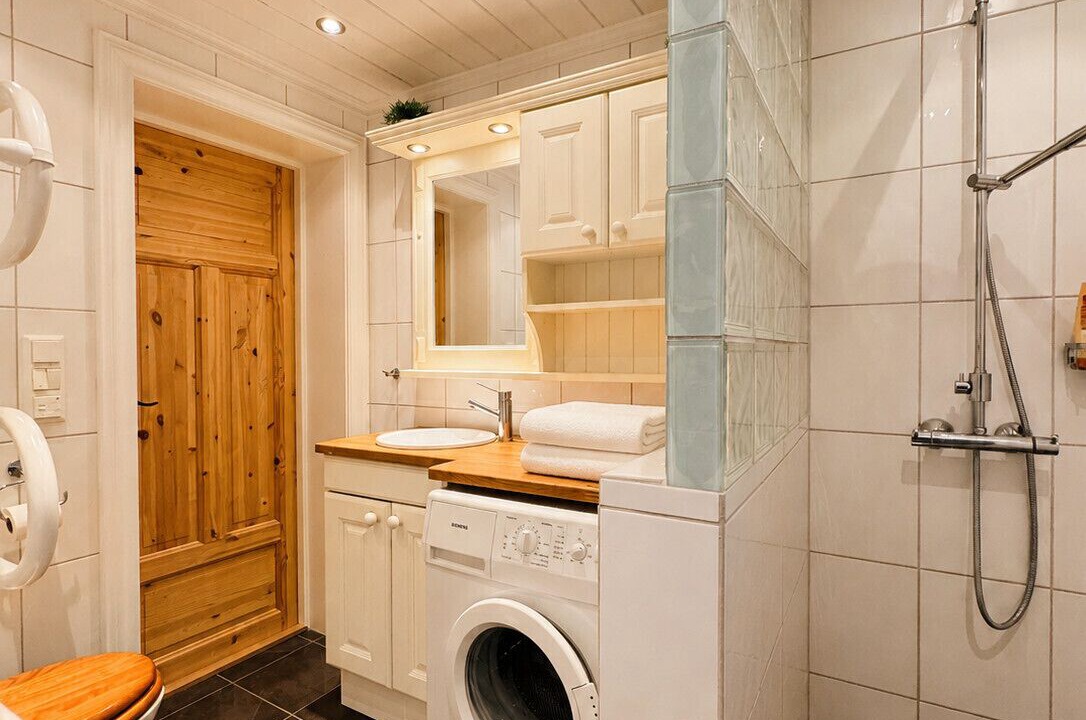Photo of Bathroom in Hol Municipality