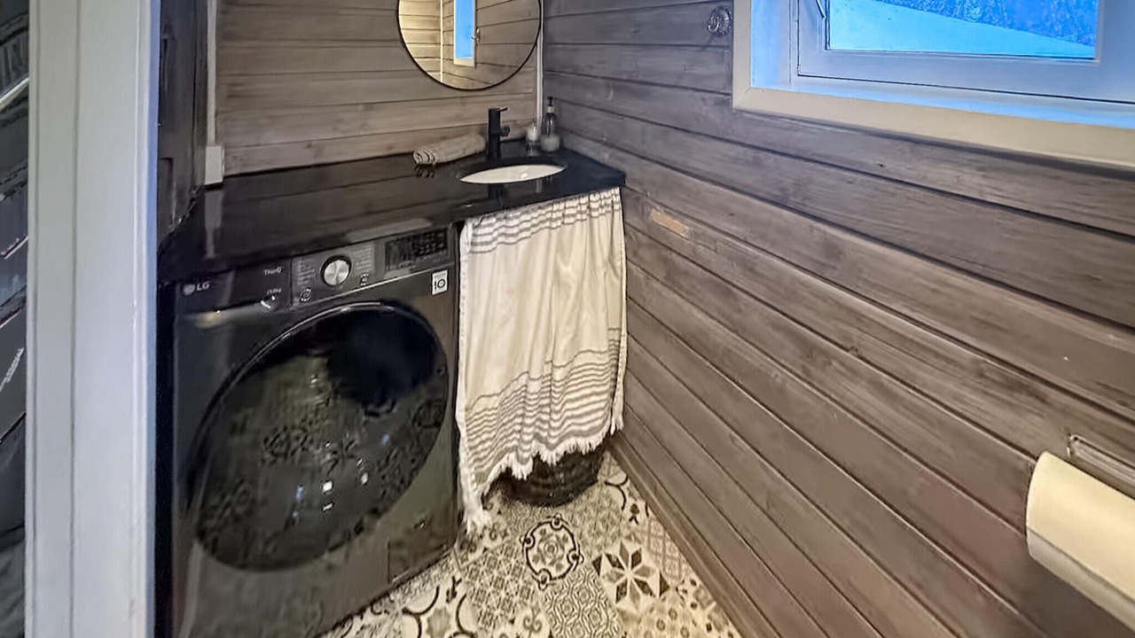 Photo of Bathroom in B