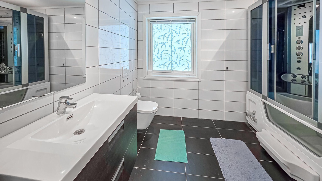 Photo of Bathroom in Amot
