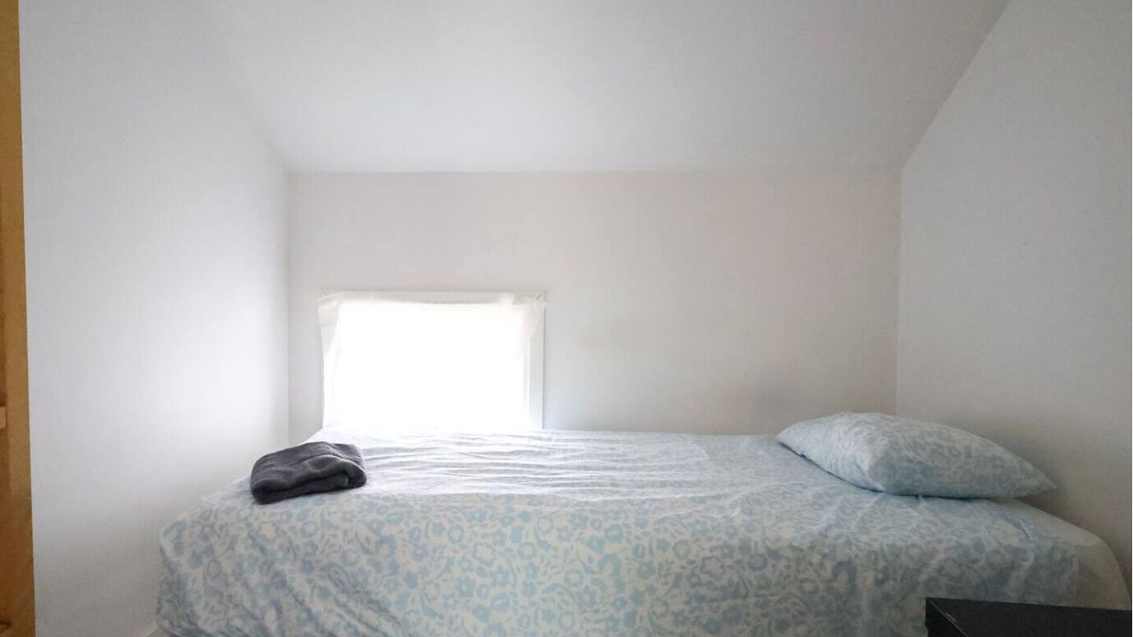 Photo of Bedroom in Save
