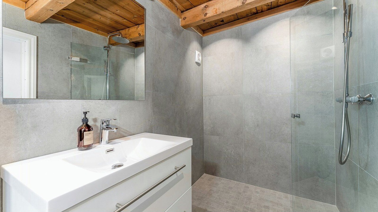 Photo of Bathroom in Loen