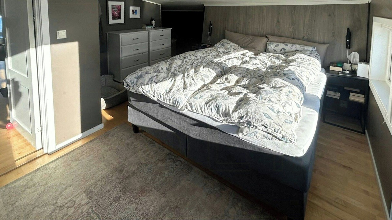Photo of Bedroom in Hole
