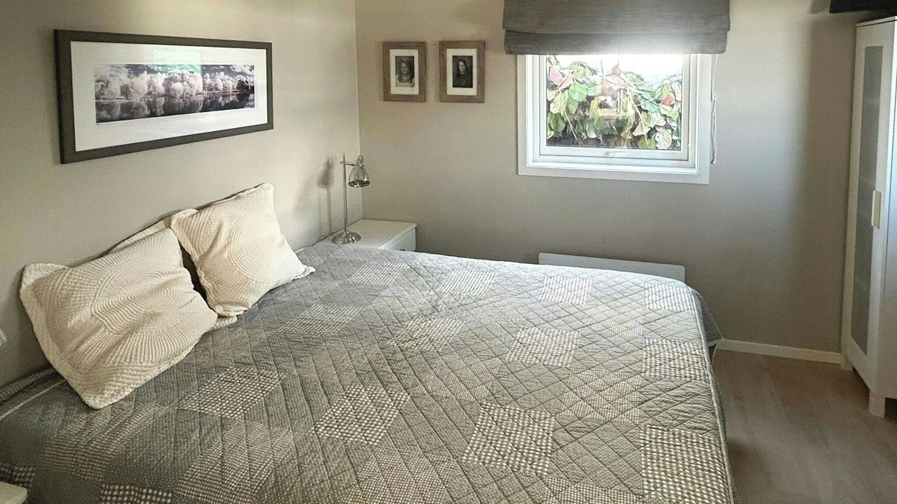 Photo of Bedroom in Hole
