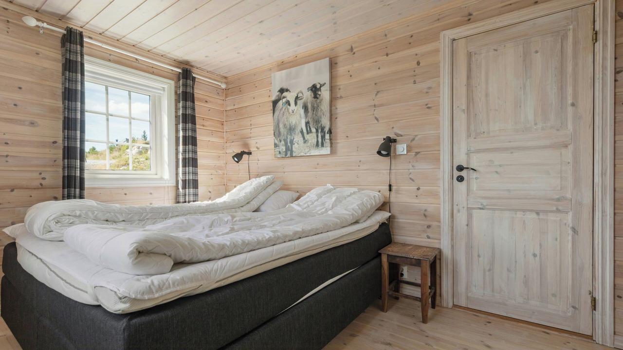 Photo of Bedroom in B
