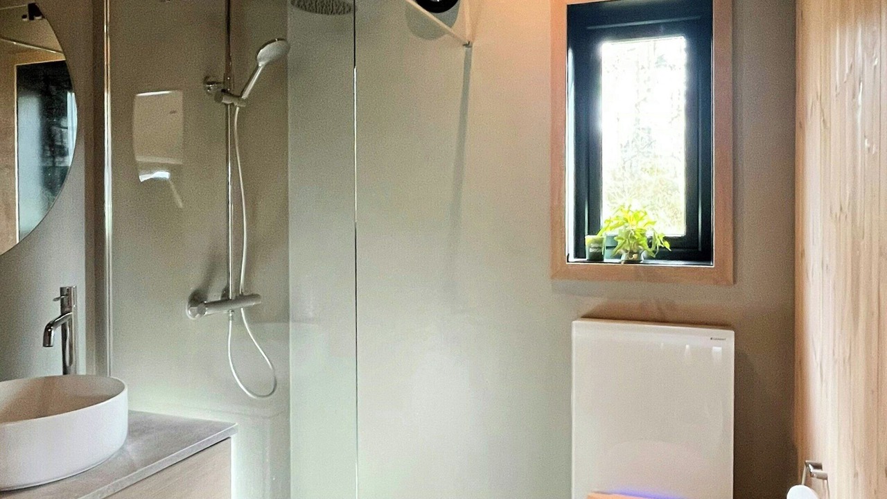 Photo of Bathroom in Flora