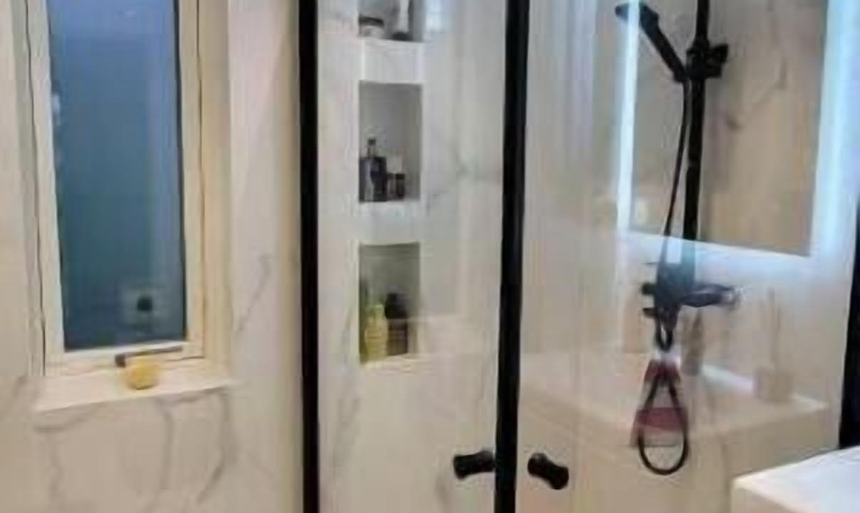 Photo of Bathroom in Lassby