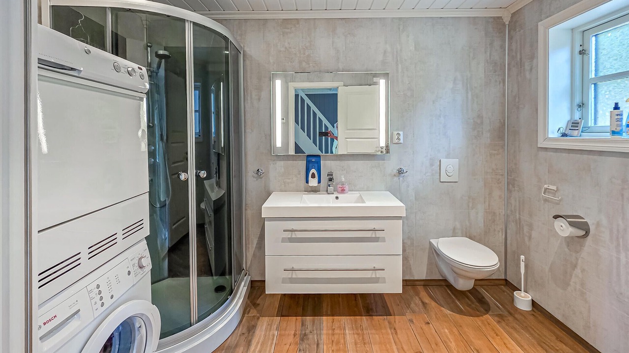 Photo of Bathroom in Marker