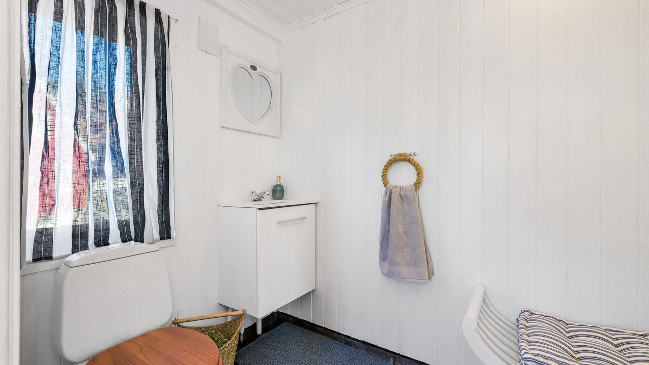 Photo of Bathroom in Tælavag