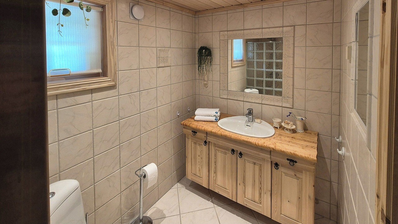 Photo of Bathroom in Tinn