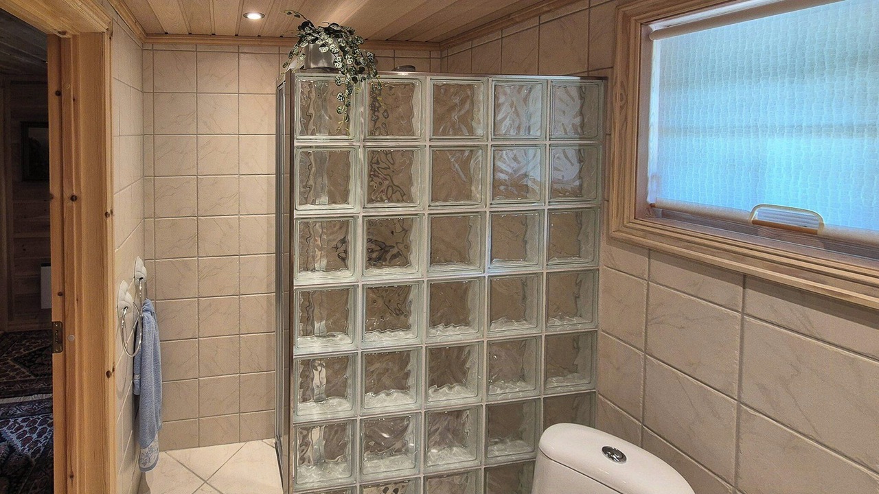 Photo of Bathroom in Tinn