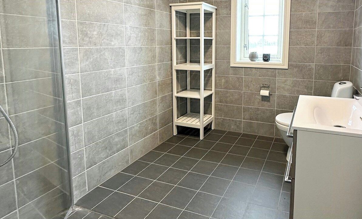 Photo of Bathroom in Amot