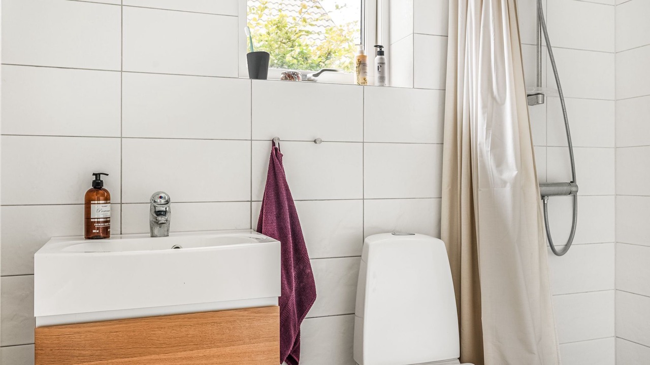 Photo of Bathroom in Hallevik