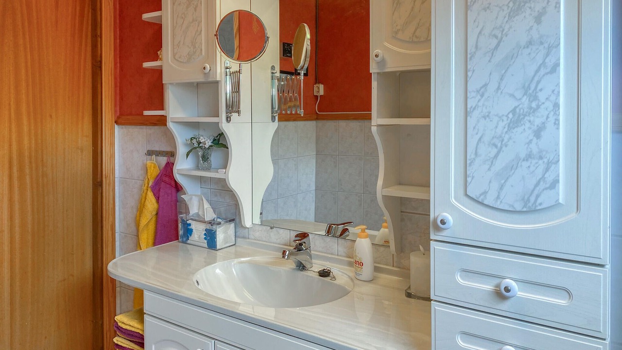 Photo of Bathroom in Flora