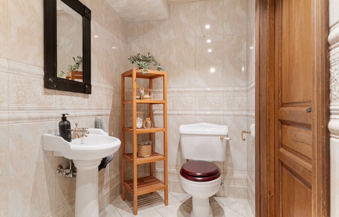 Photo of Bathroom in Algard