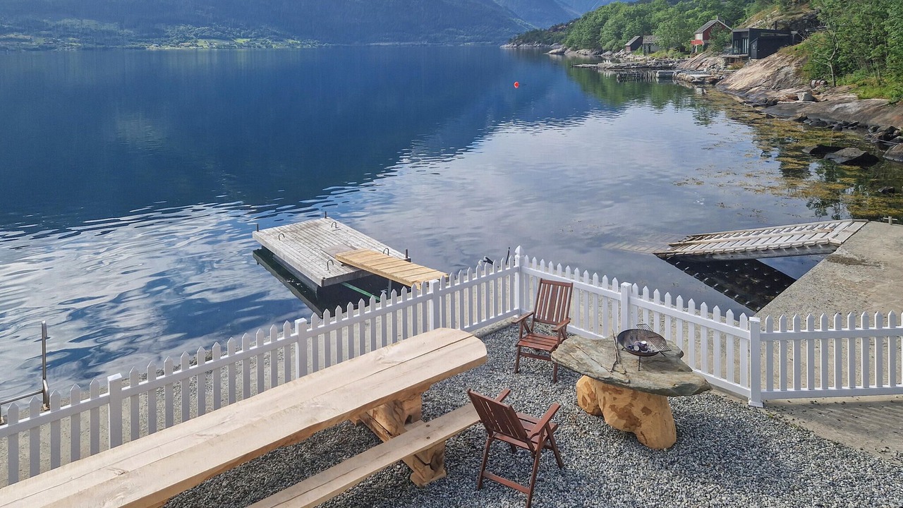 Photo of Others in Djønno