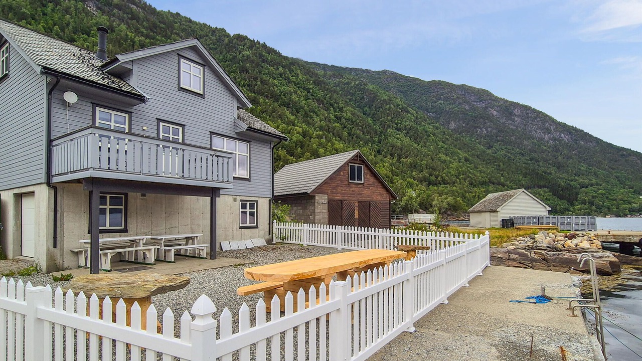 Photo of Others in Djønno