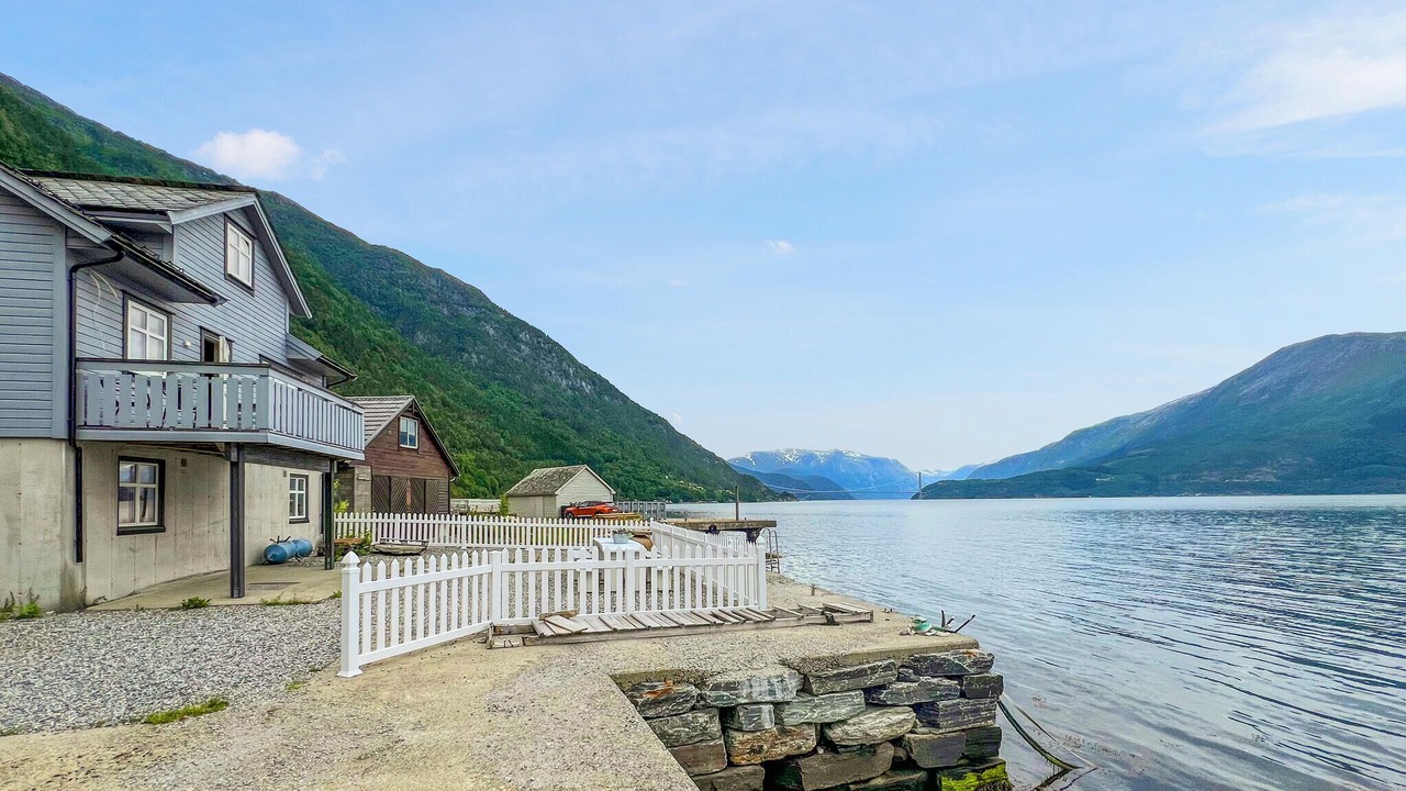 Photo of Others in Djønno