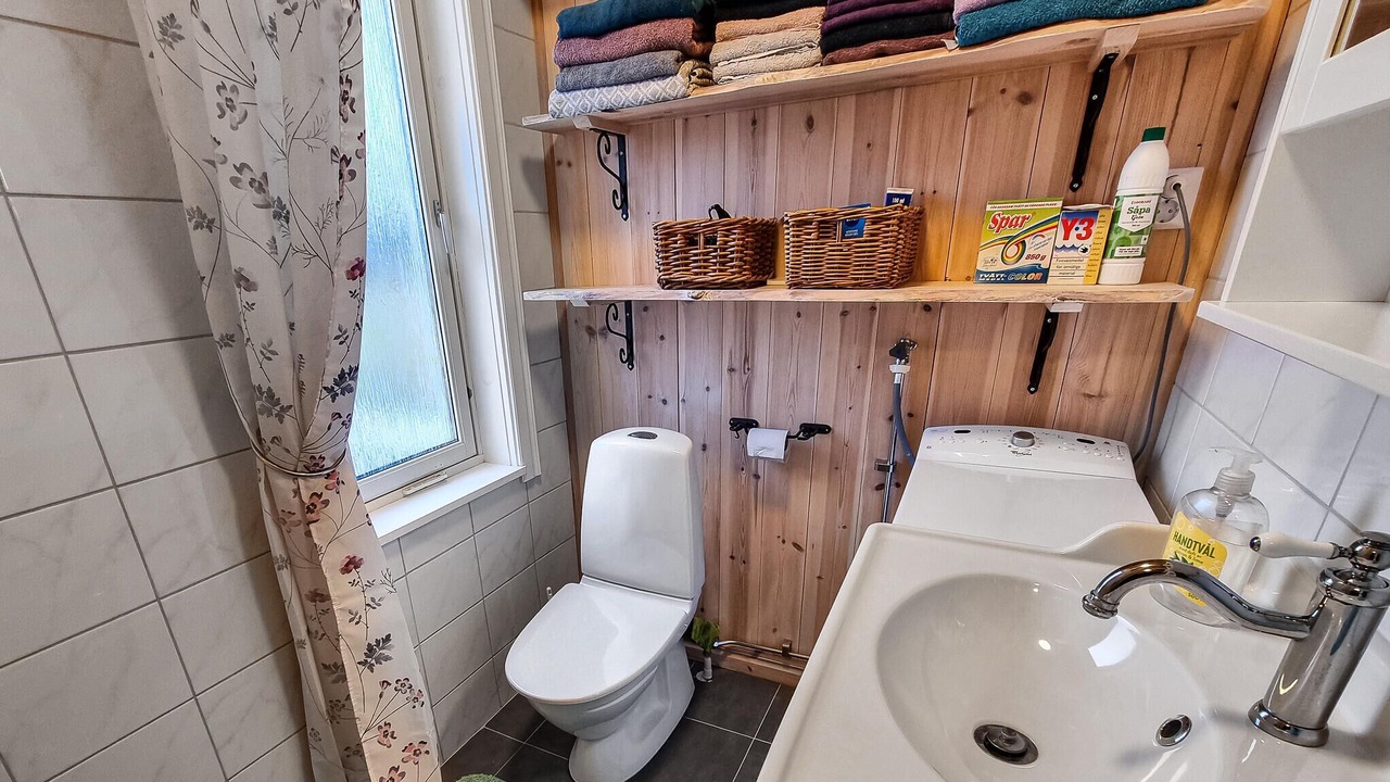 Photo of Bathroom in Larv