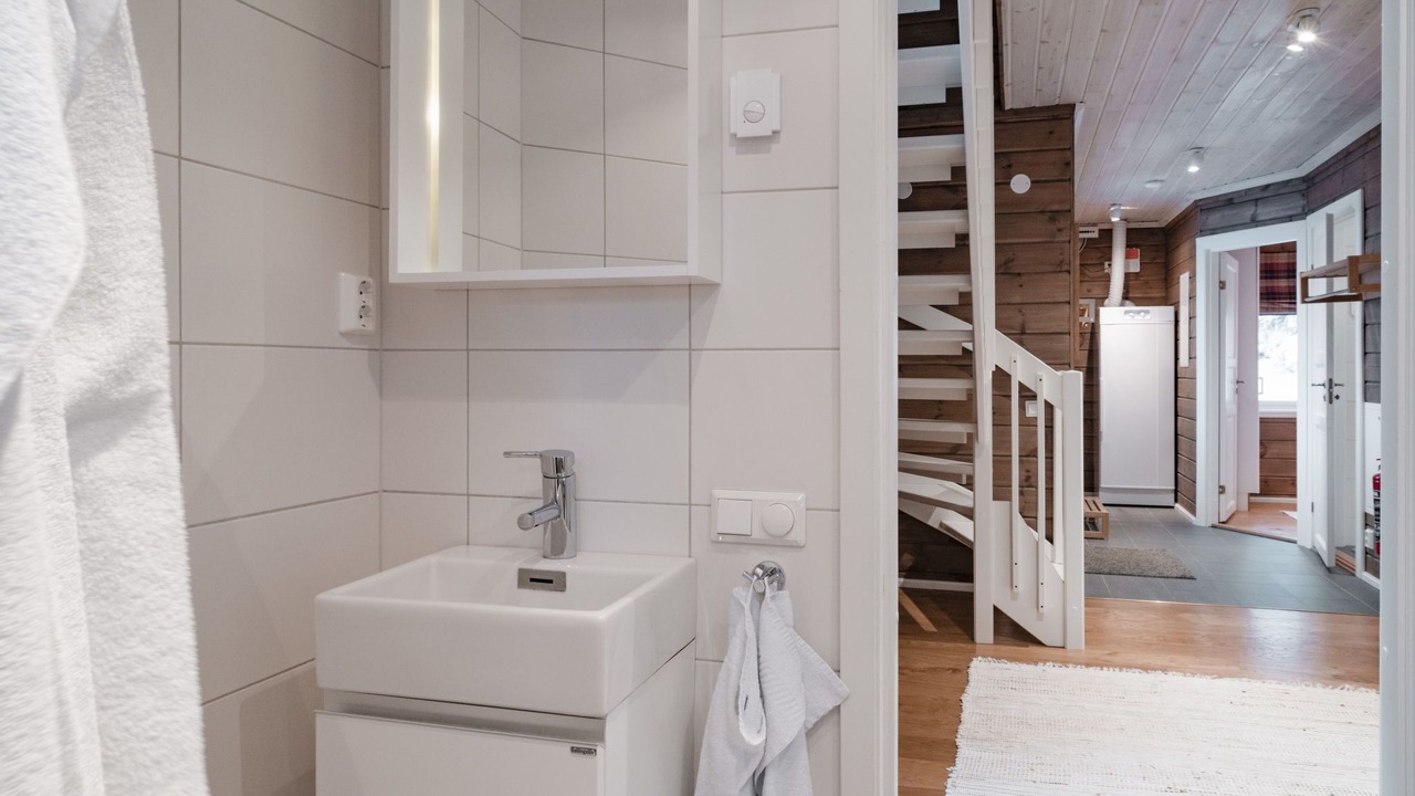 Photo of Bathroom in Undersaker