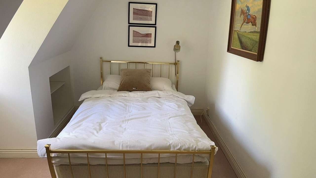 Photo of Bedroom in Bro
