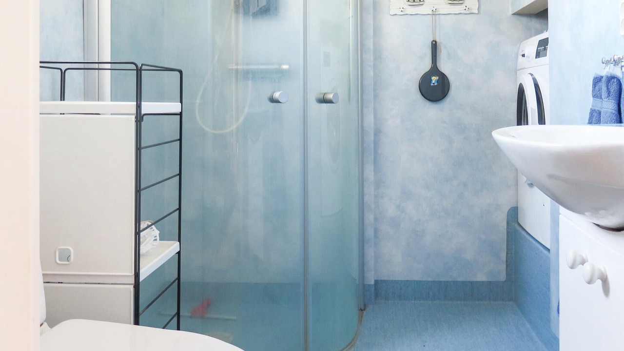 Photo of Bathroom in Roennaeng