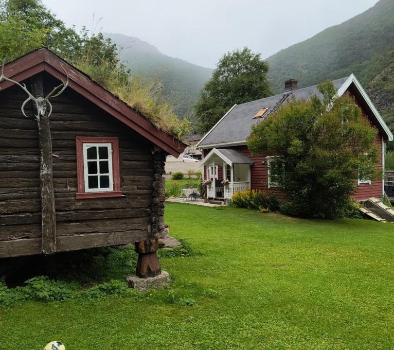 Photo of Others in Borgund