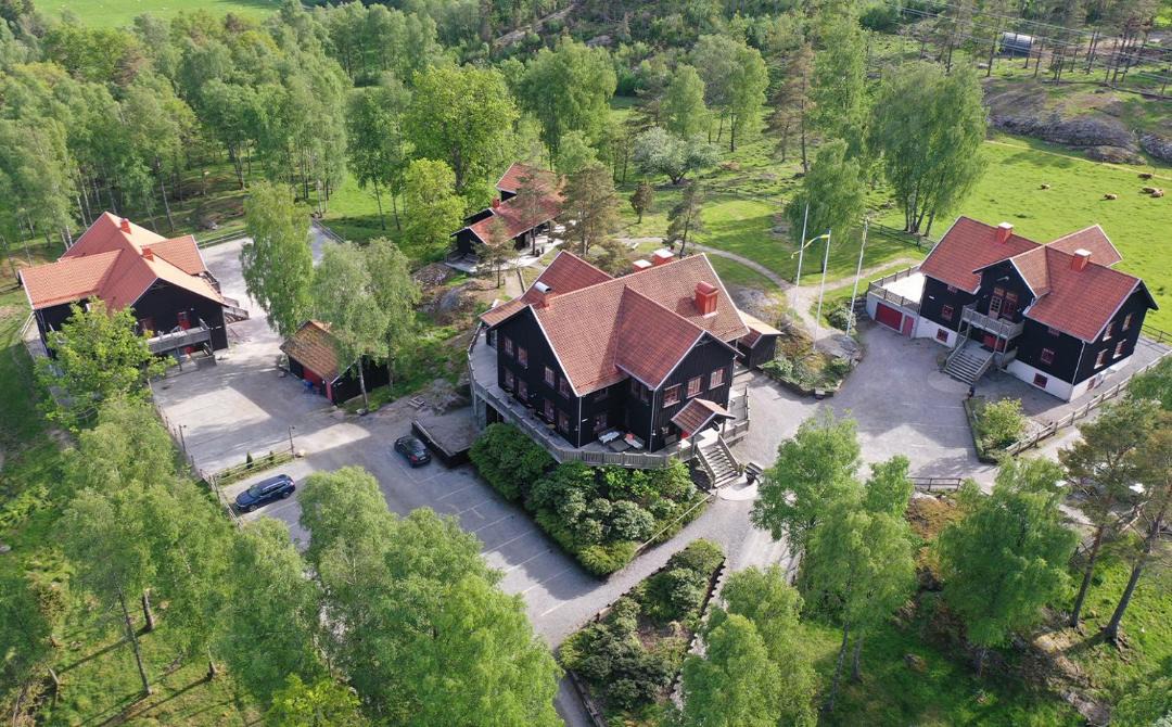 Photo of Buildings in Hedekas