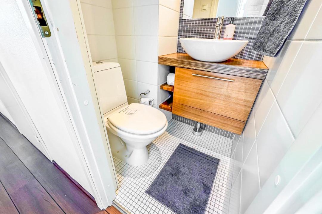Photo of Bathroom in Lantinen District