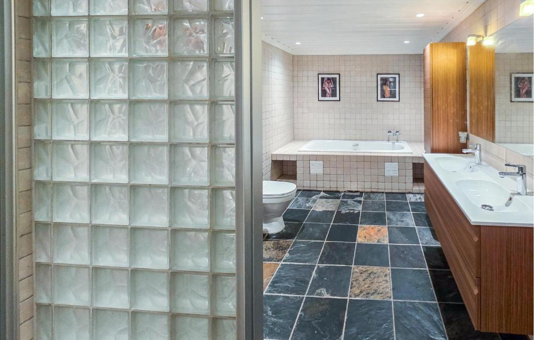 Photo of Bathroom in Ski
