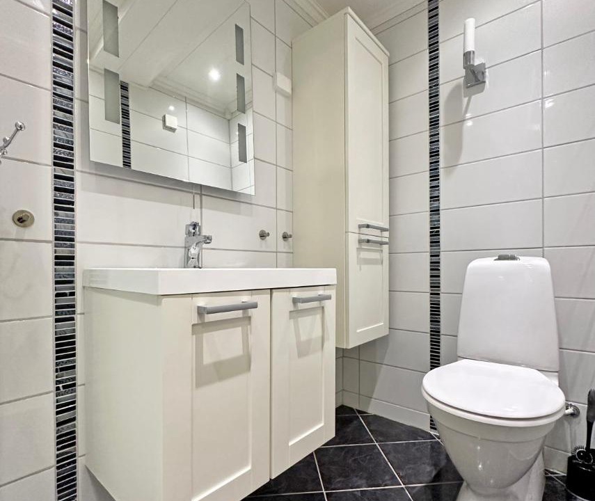 Photo of Bathroom in Bud