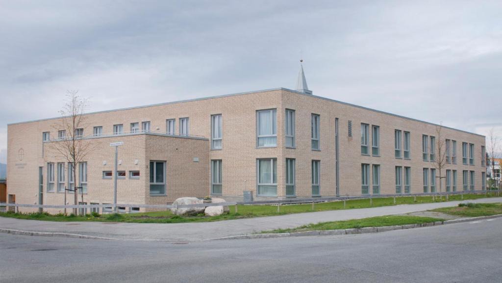 Photo of Buildings in Tiller