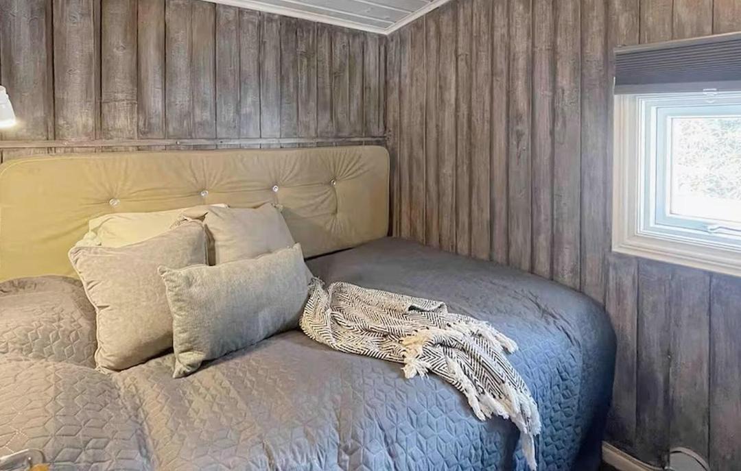 Photo of Bedroom in B