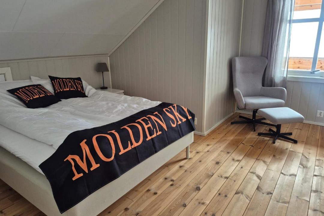 Photo of Bedroom in Luster