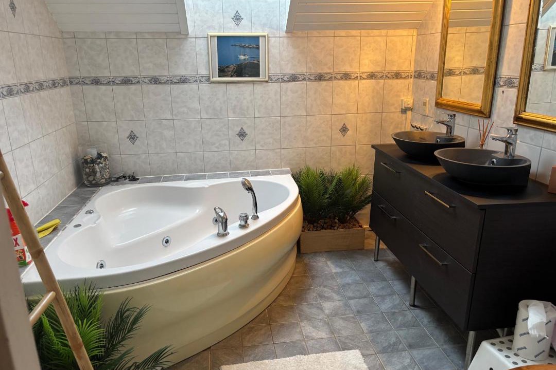 Photo of Bathroom in Saro