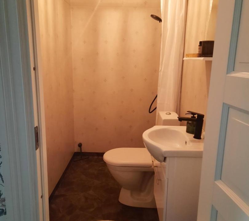 Photo of Bathroom in Larv