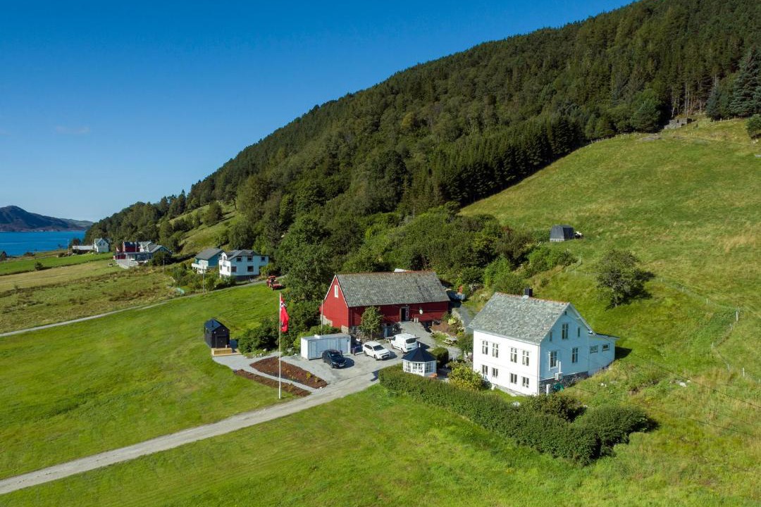 Photo of Buildings in Sande